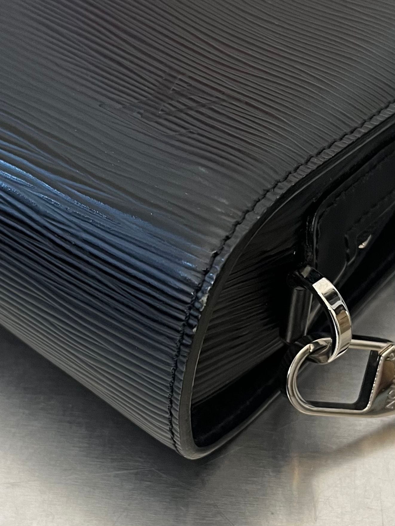 Louis Vuitton Hoche Epi
