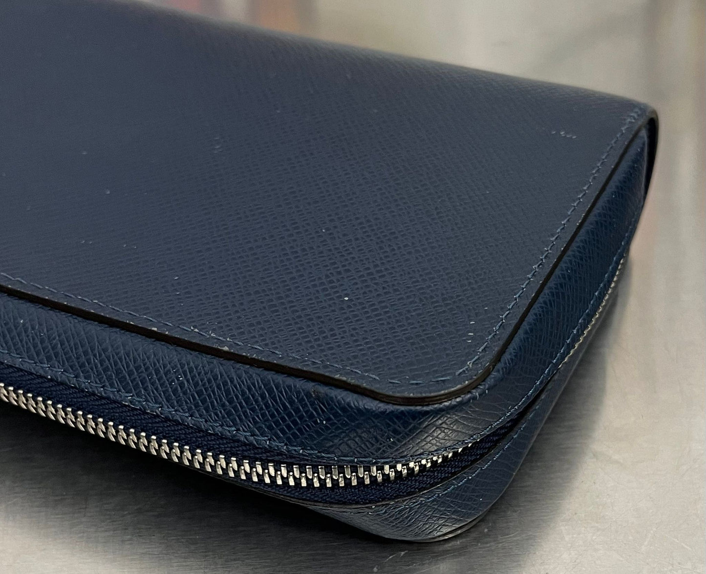 Louis Vuitton Zippy XL Taiga