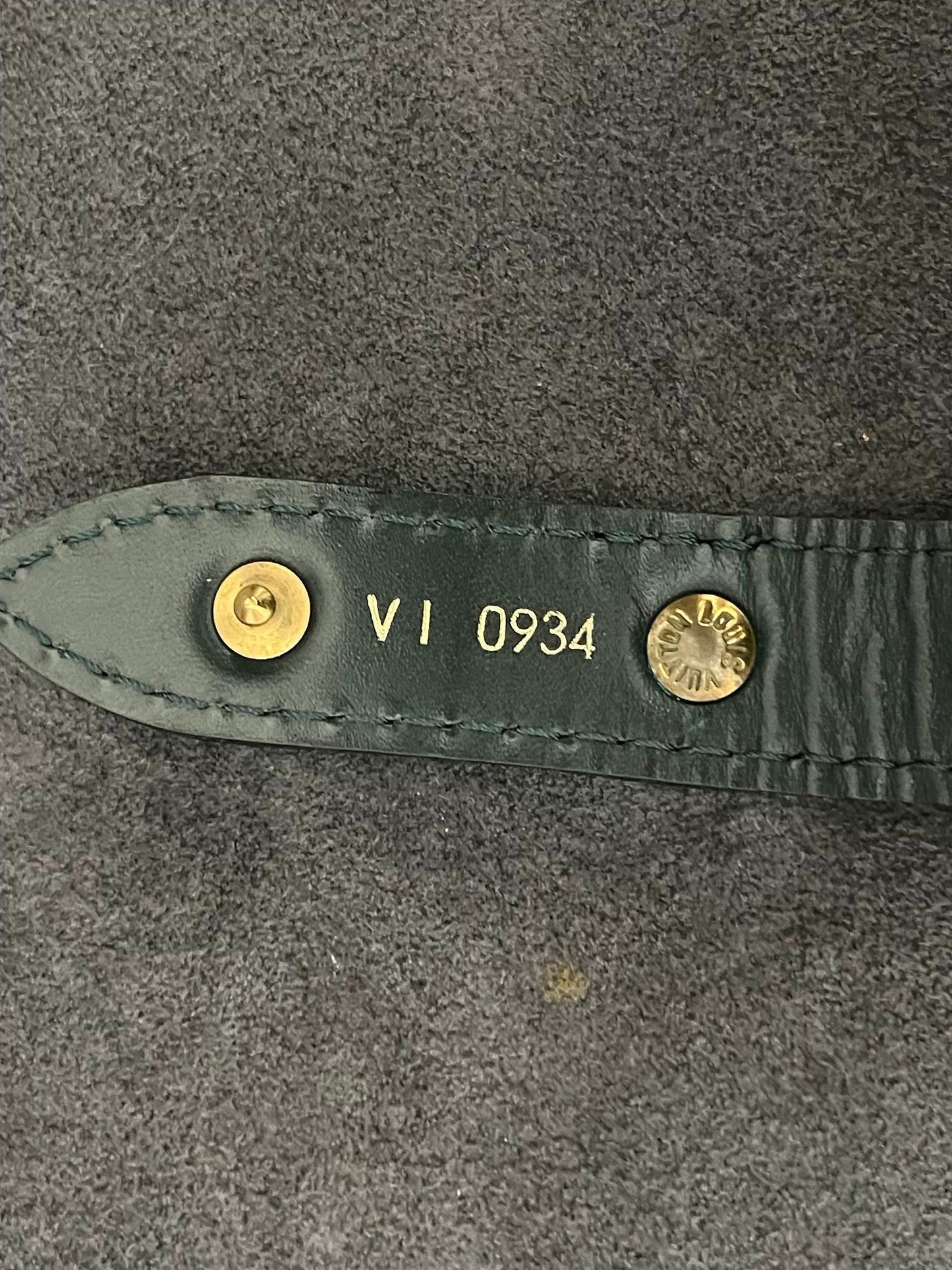 Louis Vuitton Helanga Taiga