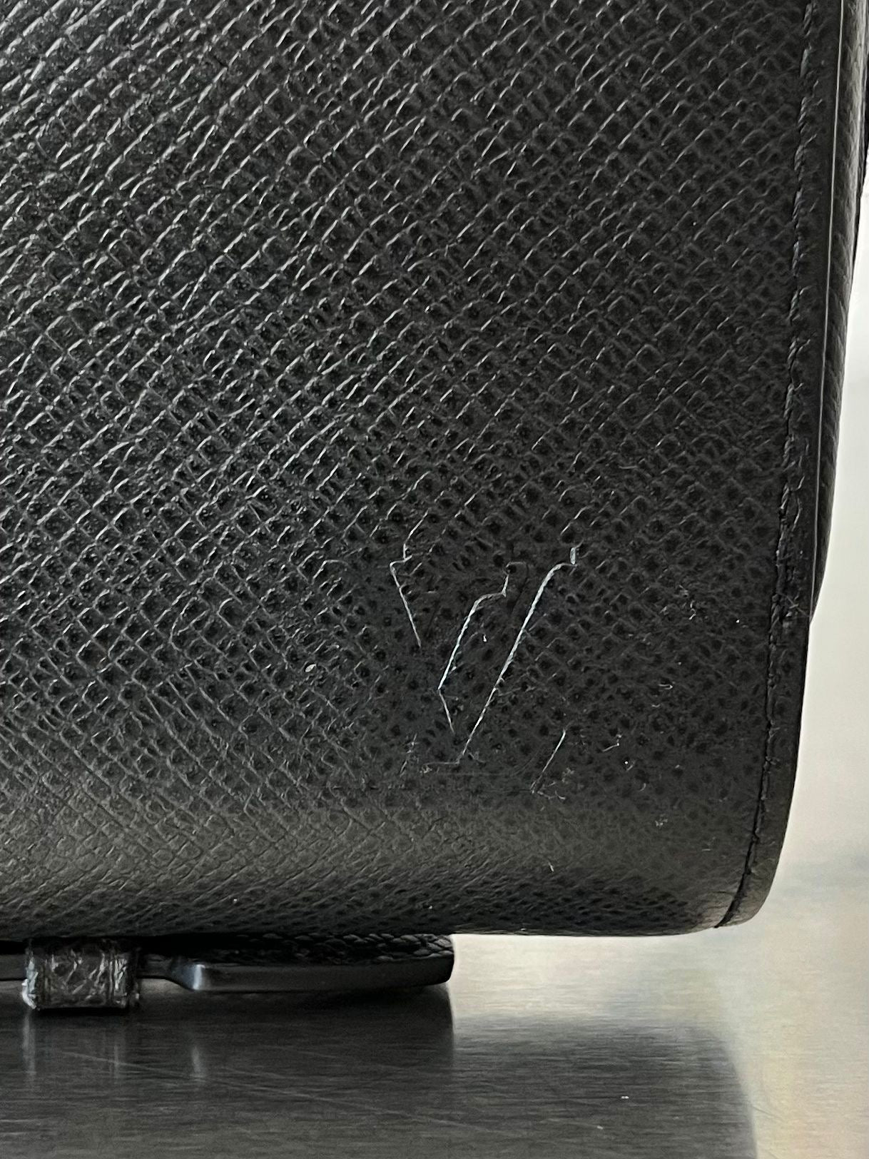 Louis Vuitton Zippy XL Taiga