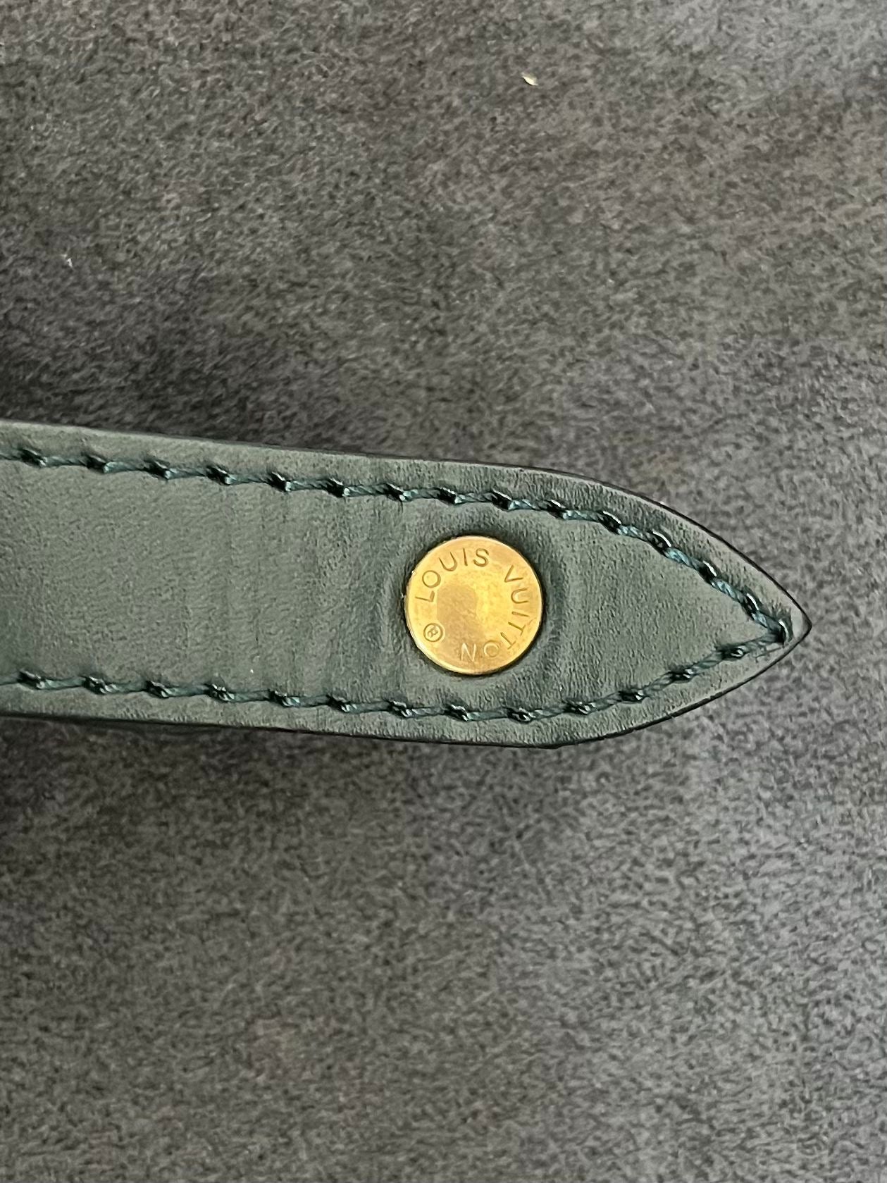 Louis Vuitton Helanga Taiga