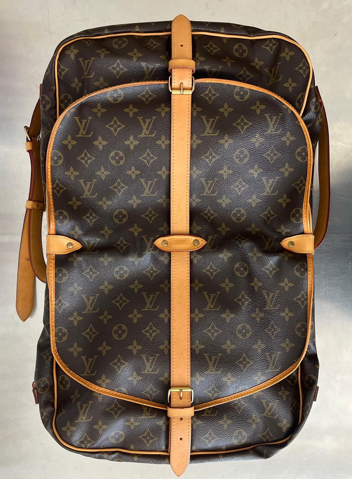 Louis Vuitton Saumur 35