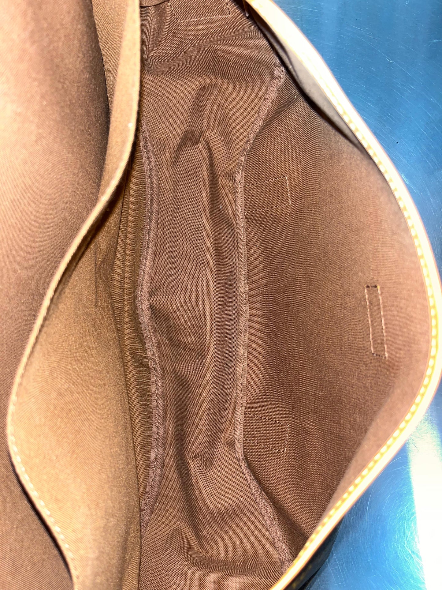 Louis Vuitton Saumur 43