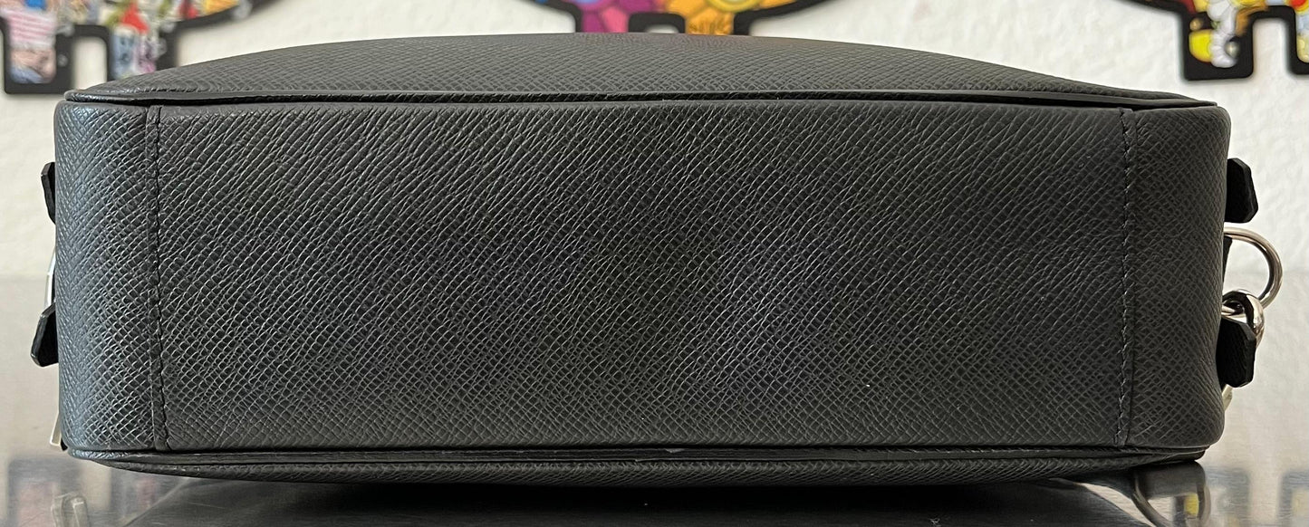 Louis Vuitton Neo Pavel Taiga