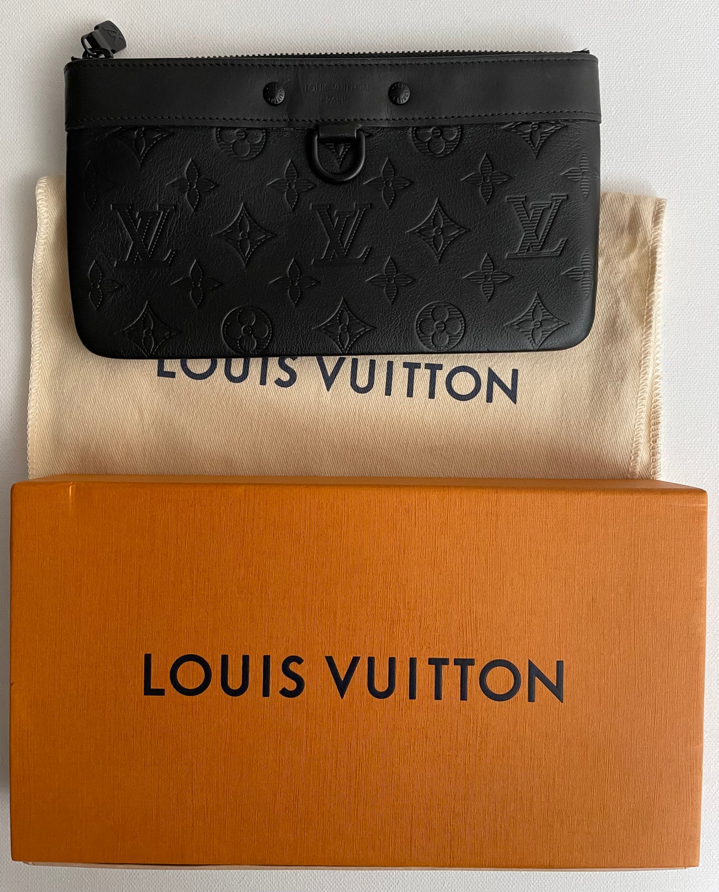 Louis Vuitton Shadow Pochette Discovery PM Leder