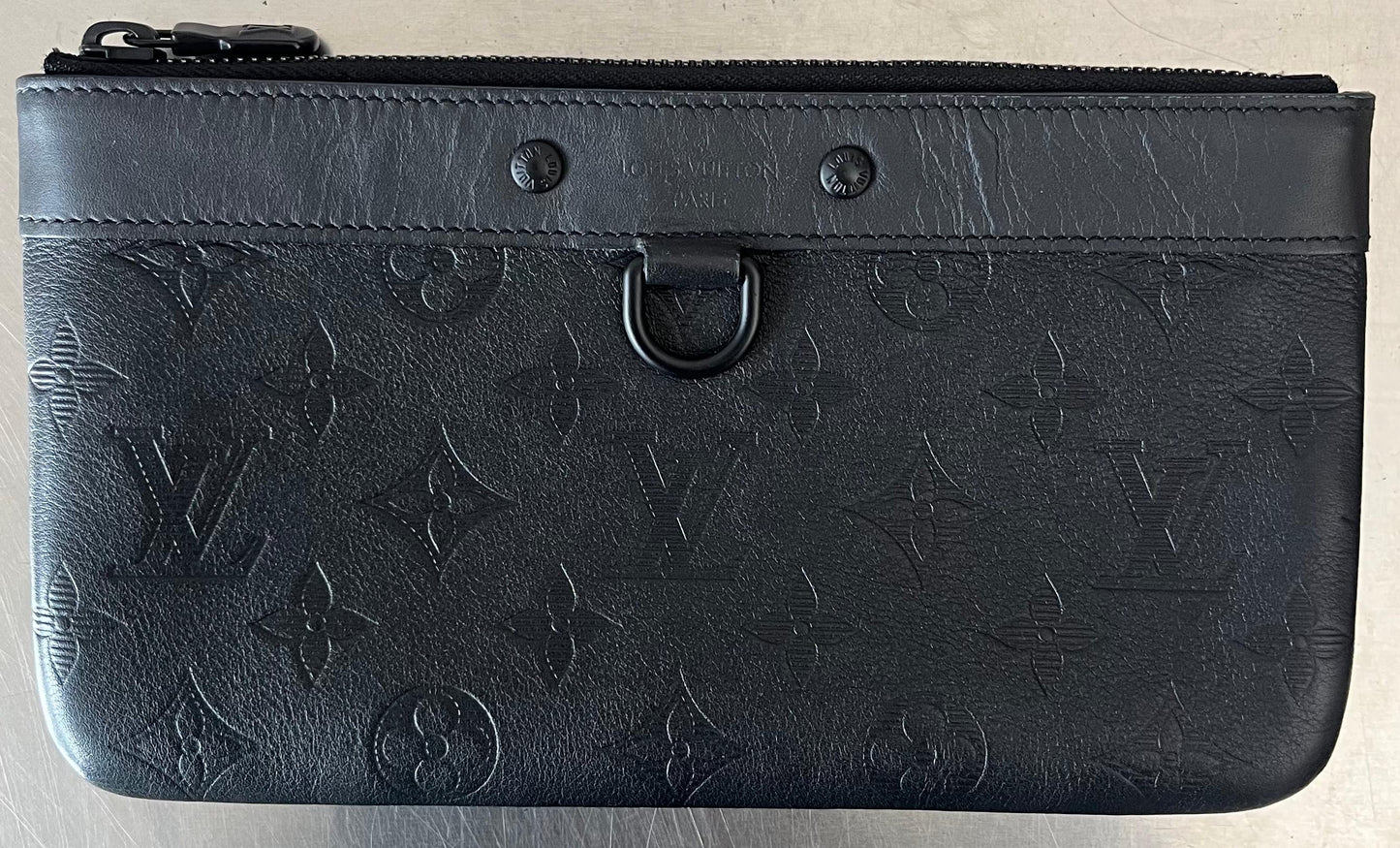 Louis Vuitton Shadow Pochette Discovery PM Leder