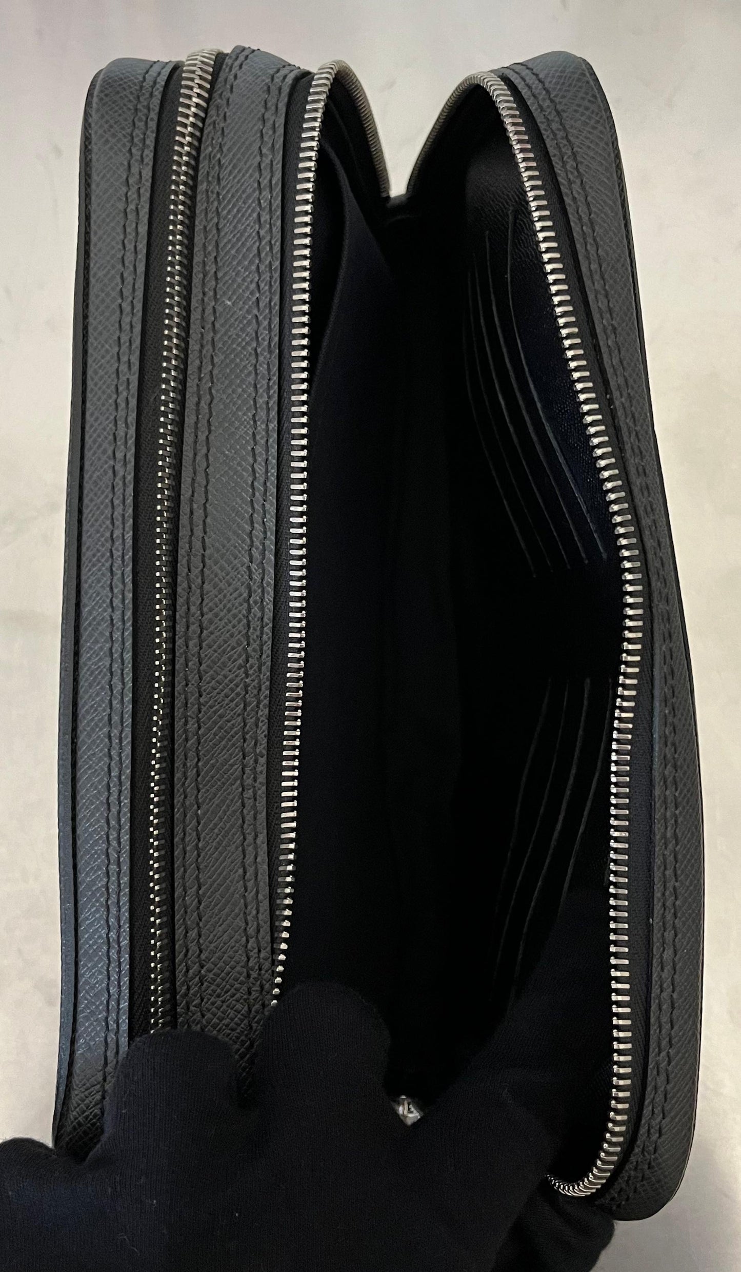 Louis Vuitton Neo Pavel Taiga