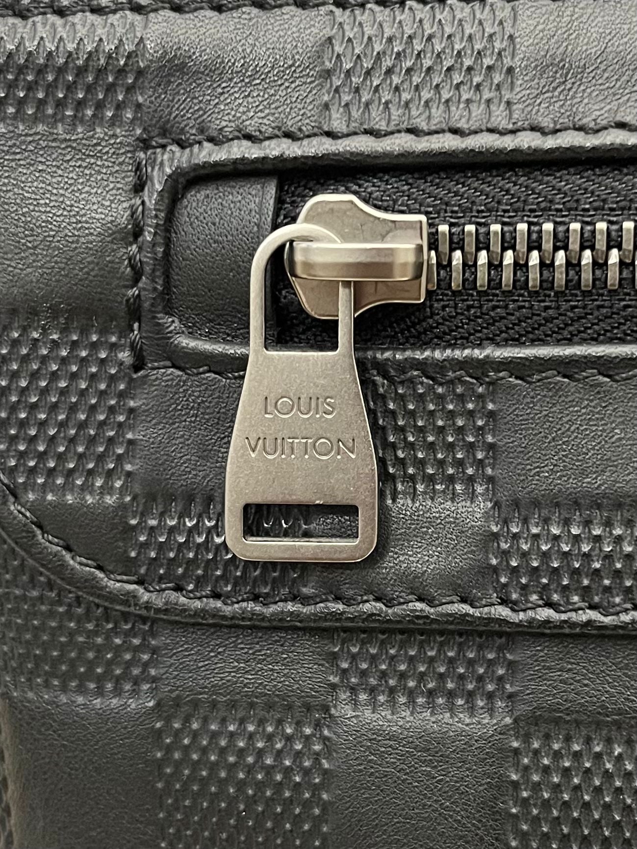 Louis Vuitton District Infini Leder