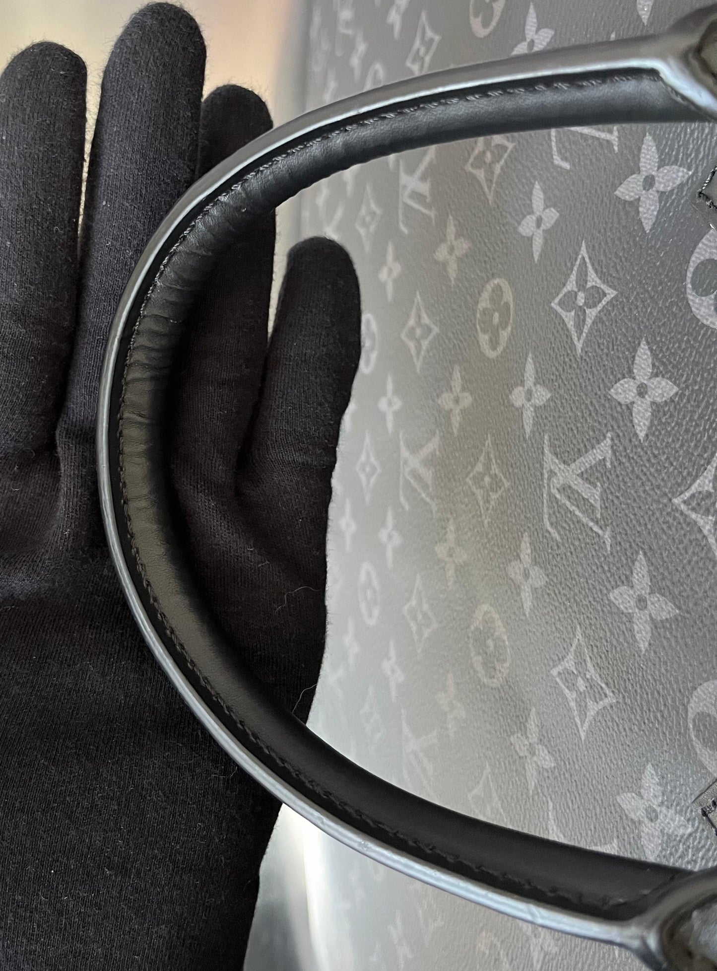 Louis Vuitton Kleiderschutzhülle Monogram Eclipse