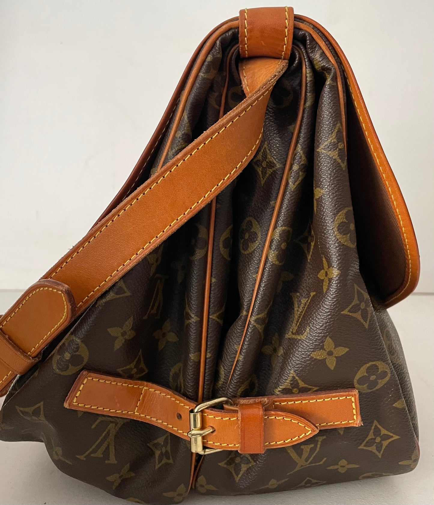 Louis Vuitton Saumur 35