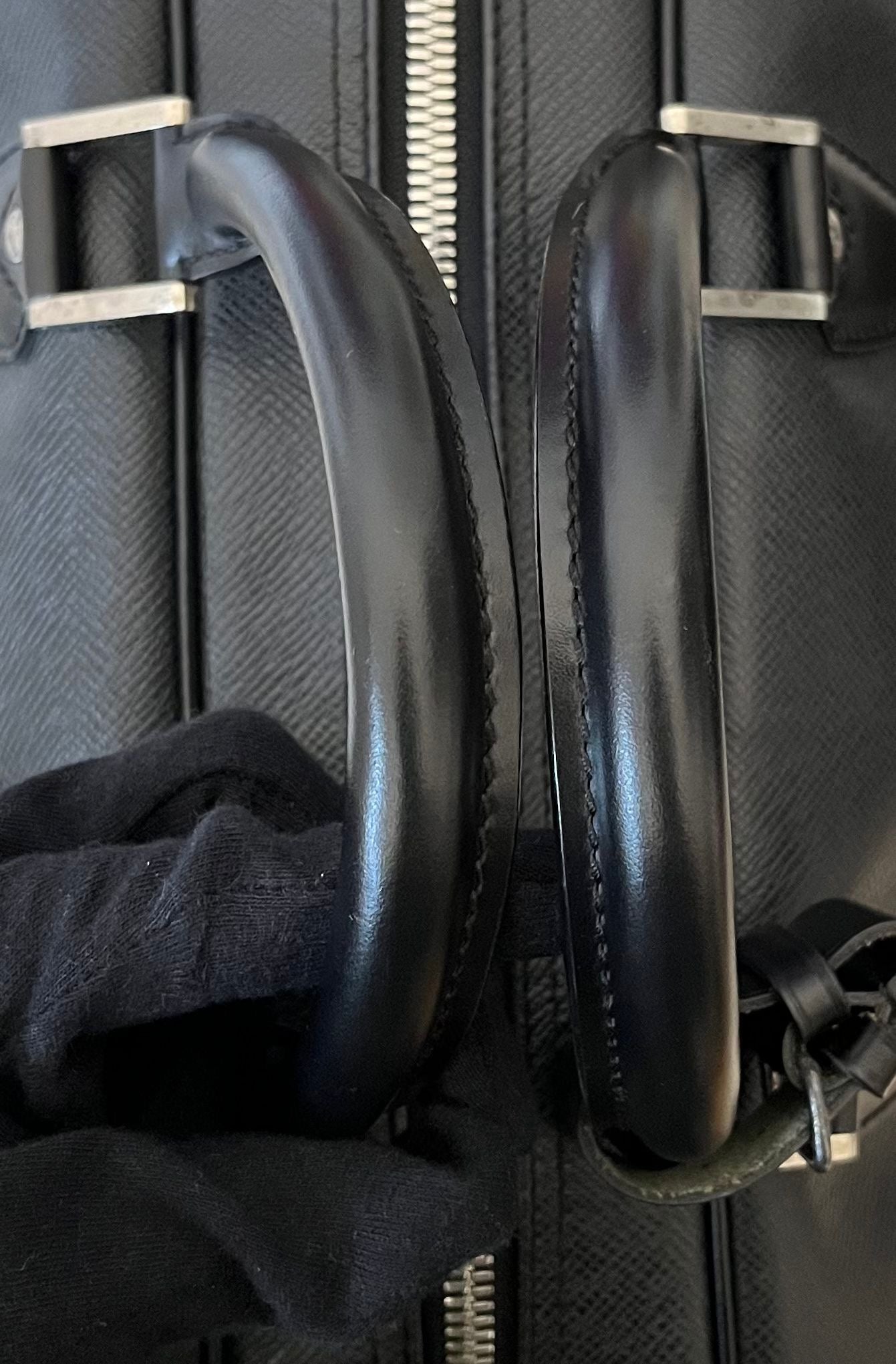 Louis Vuitton Kendall PM Taiga