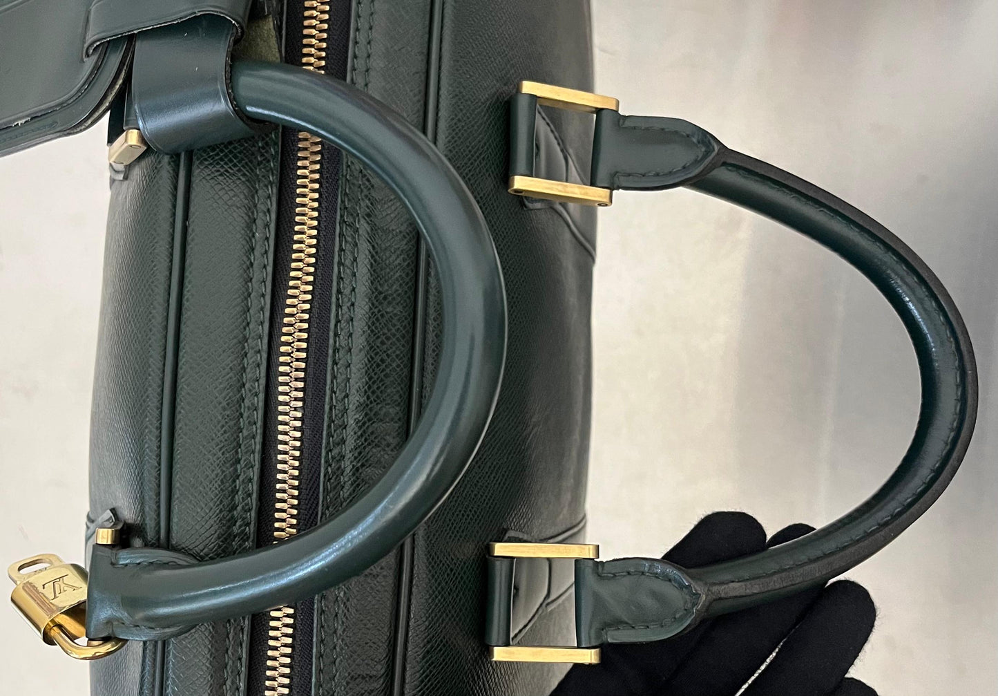 Louis Vuitton Helanga Taiga