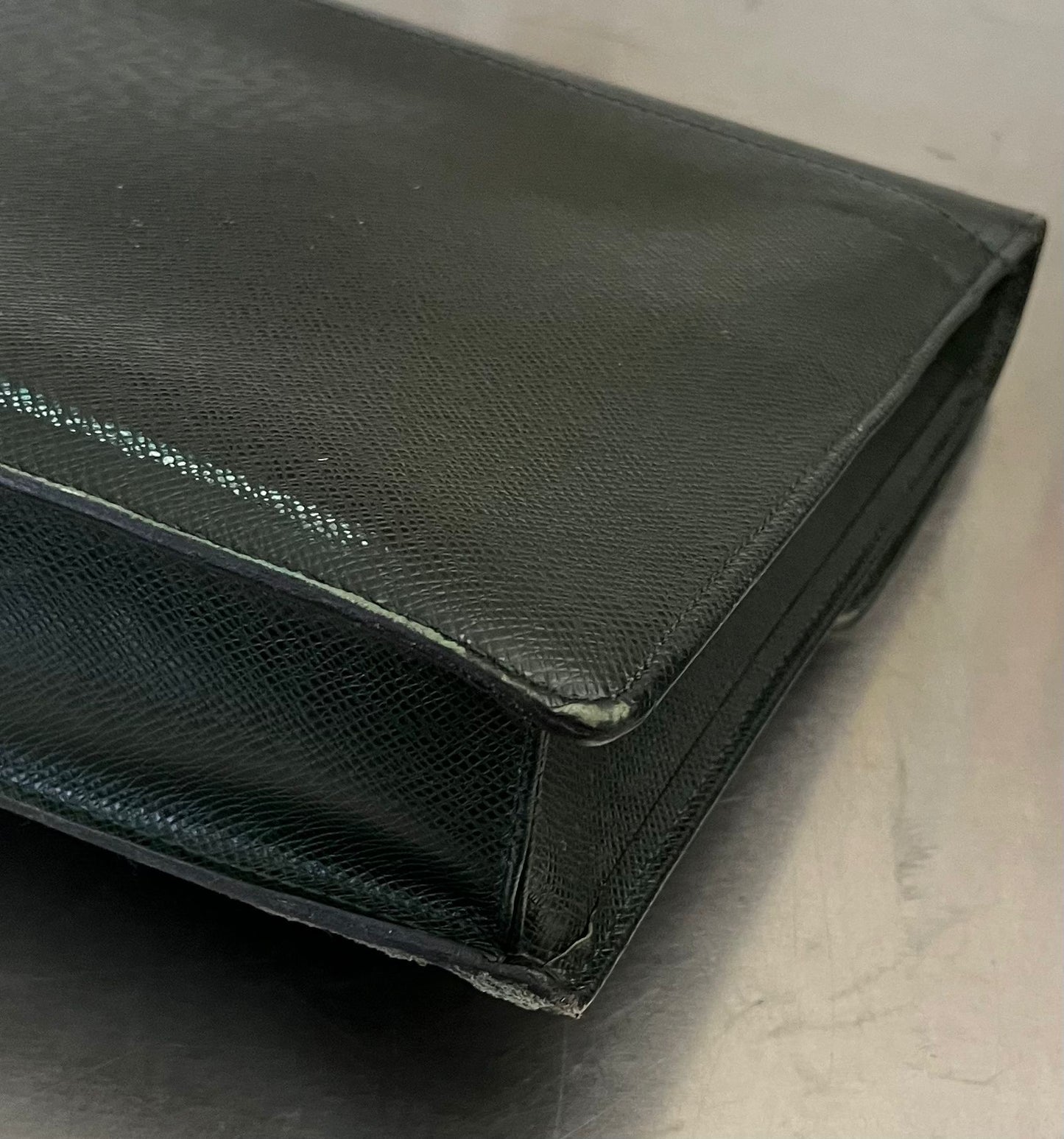 Louis Vuitton Serviette Kourad (Dunkelgrün)