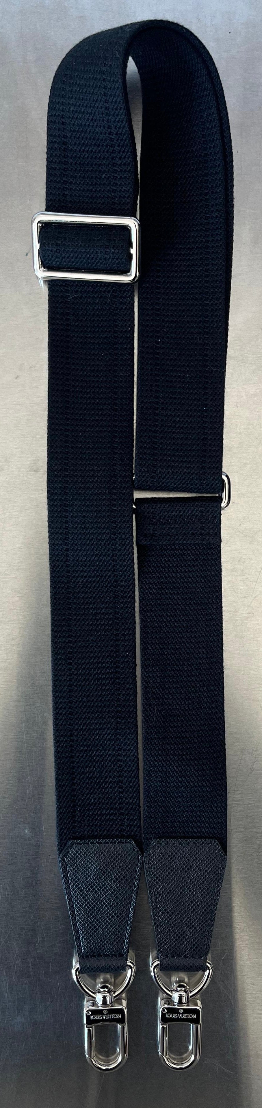 Louis Vuitton Nikolai  Taiga Leder