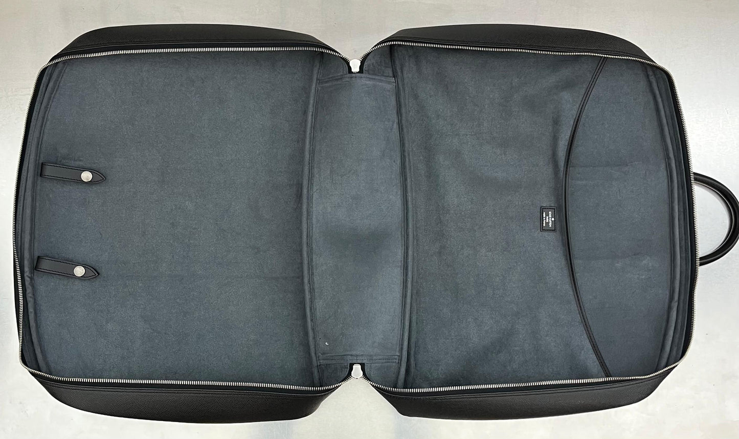 Louis Vuitton Helanga Taiga