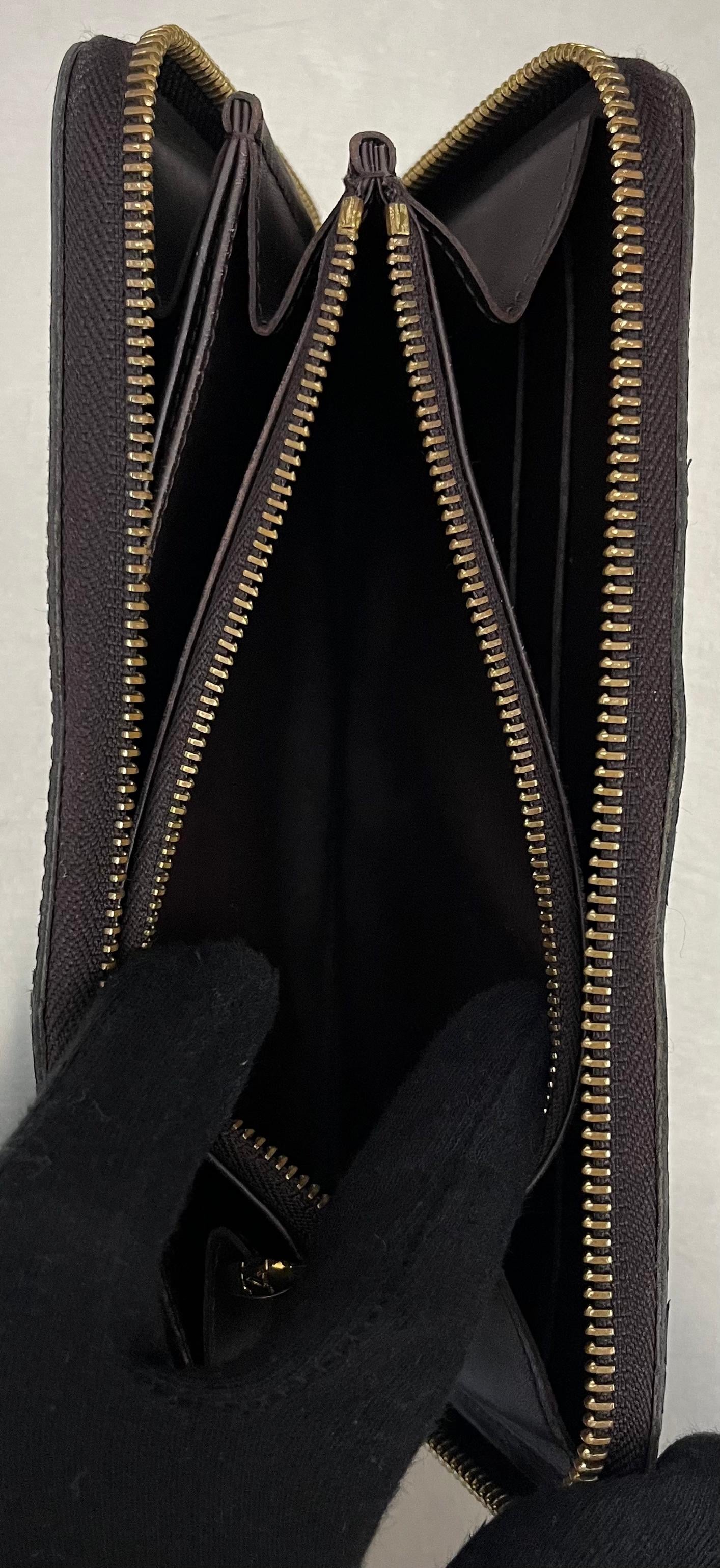 Louis Vuitton Zippy Lackleder