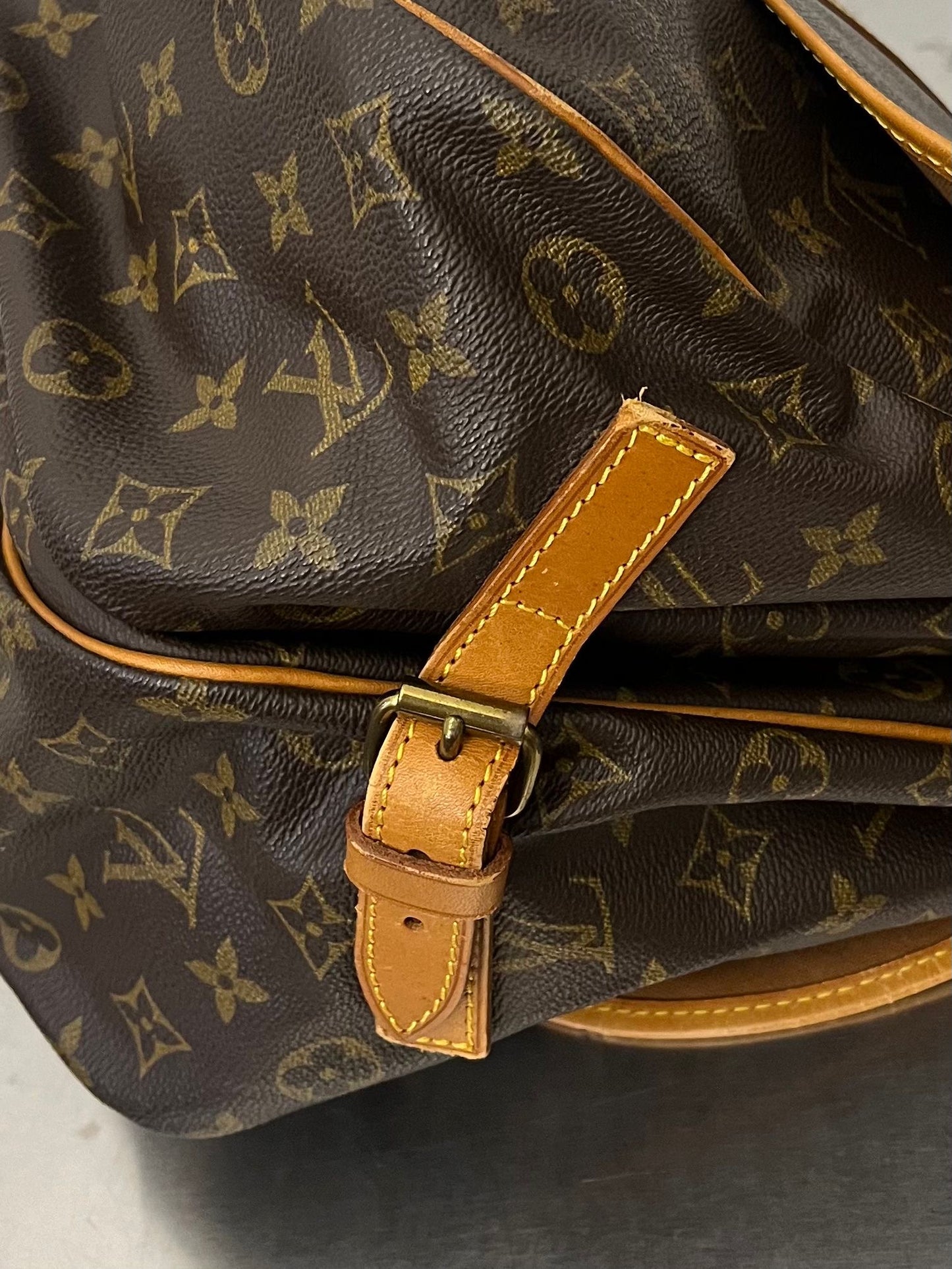Louis Vuitton Saumur 35