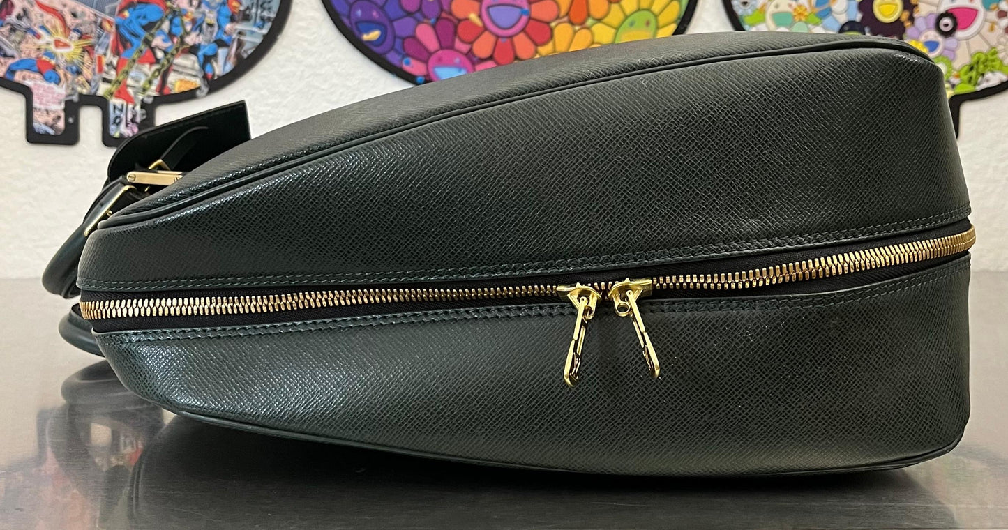 Louis Vuitton Helanga Taiga