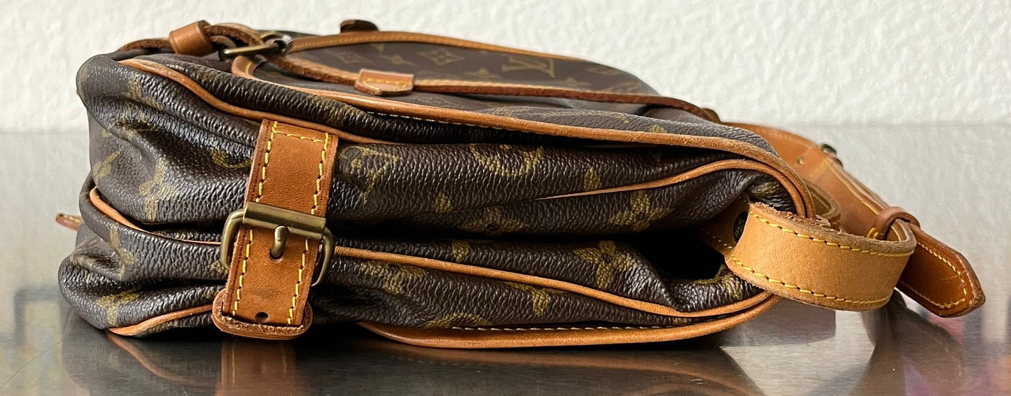 Louis Vuitton Saumur 30