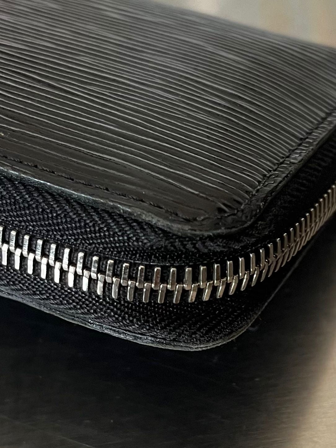 Louis Vuitton Zippy Epi Electric Leder