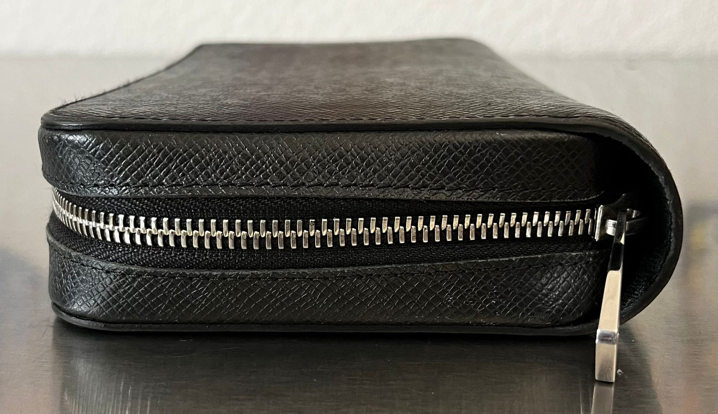 Louis Vuitton Zippy XL Taiga