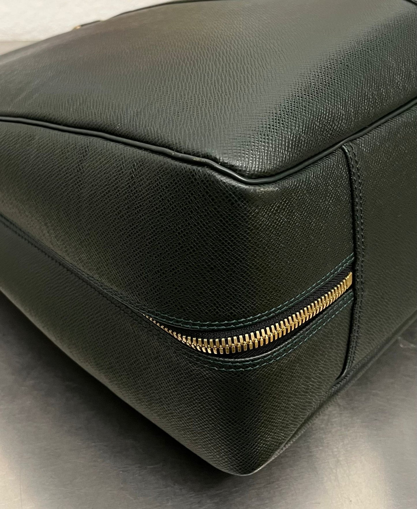 Louis Vuitton Helanga Taiga