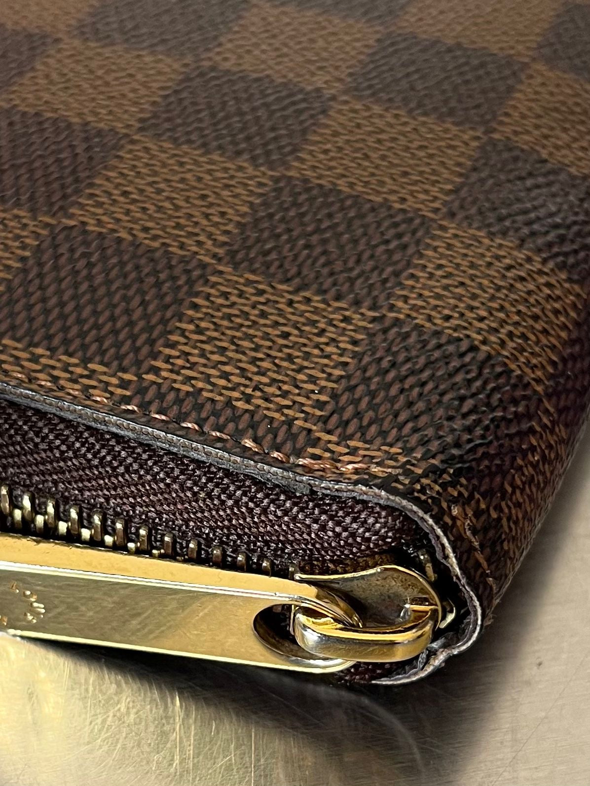 Louis Vuitton Zippy Vertical Taiga