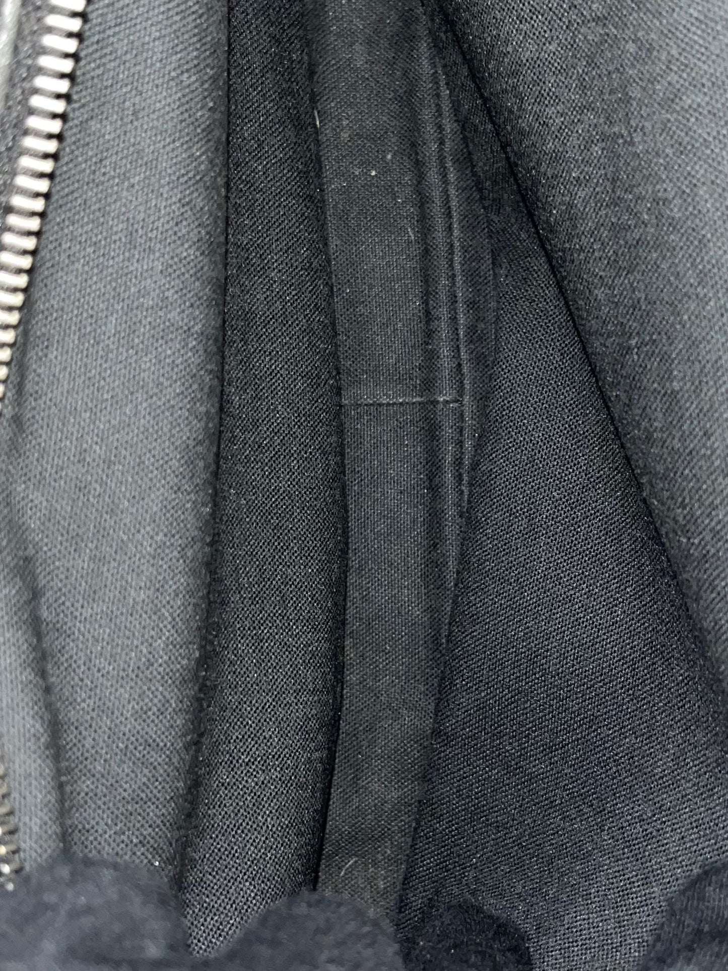 Louis Vuitton Pavel Taiga Leder