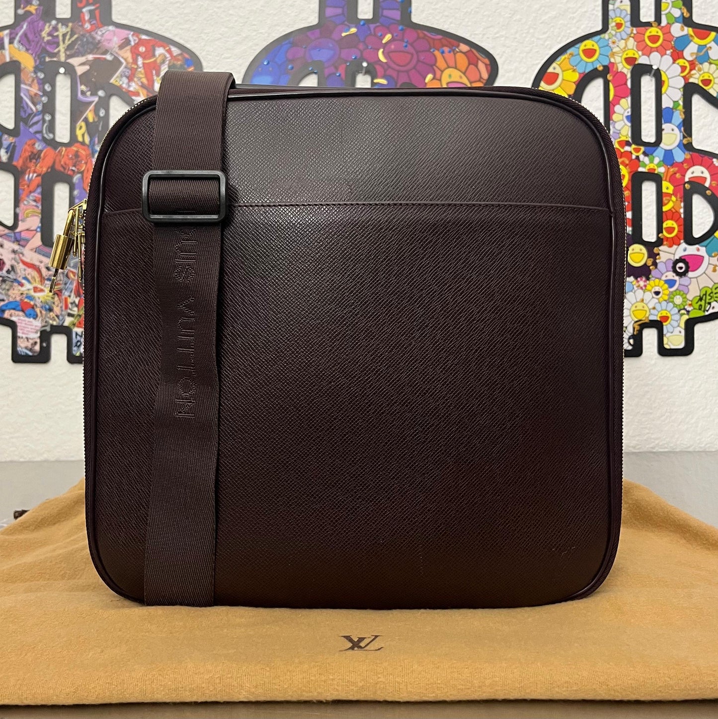 Louis Vuitton Porte Ordinateur Toura Taiga