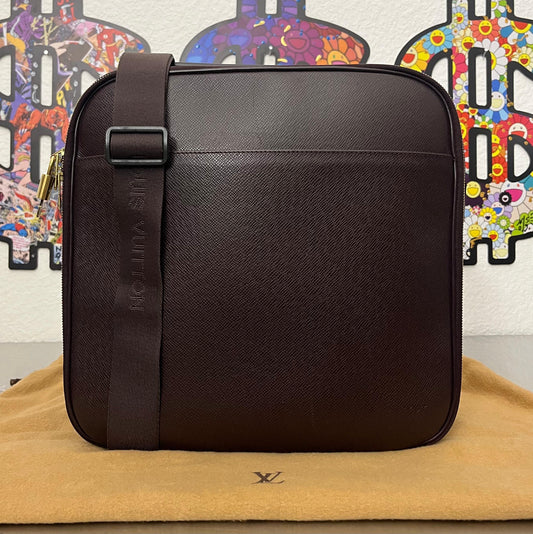 Louis Vuitton Porte Ordinateur Toura Taiga