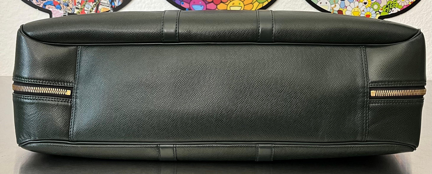 Louis Vuitton Helanga Taiga