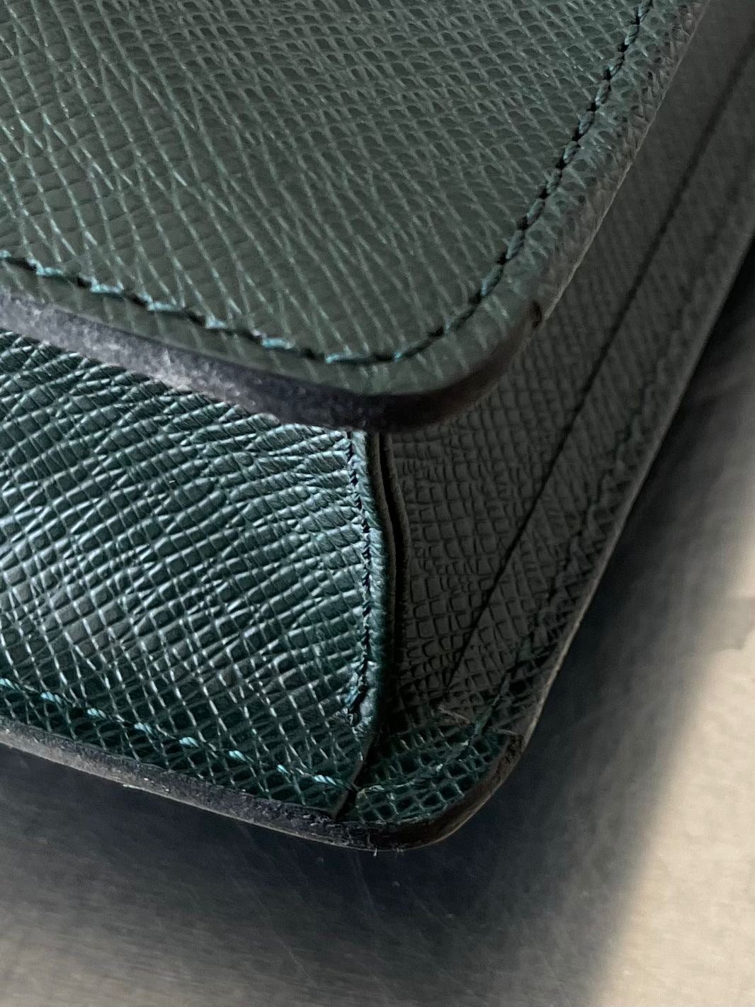 Louis Vuitton Serviette Kourad