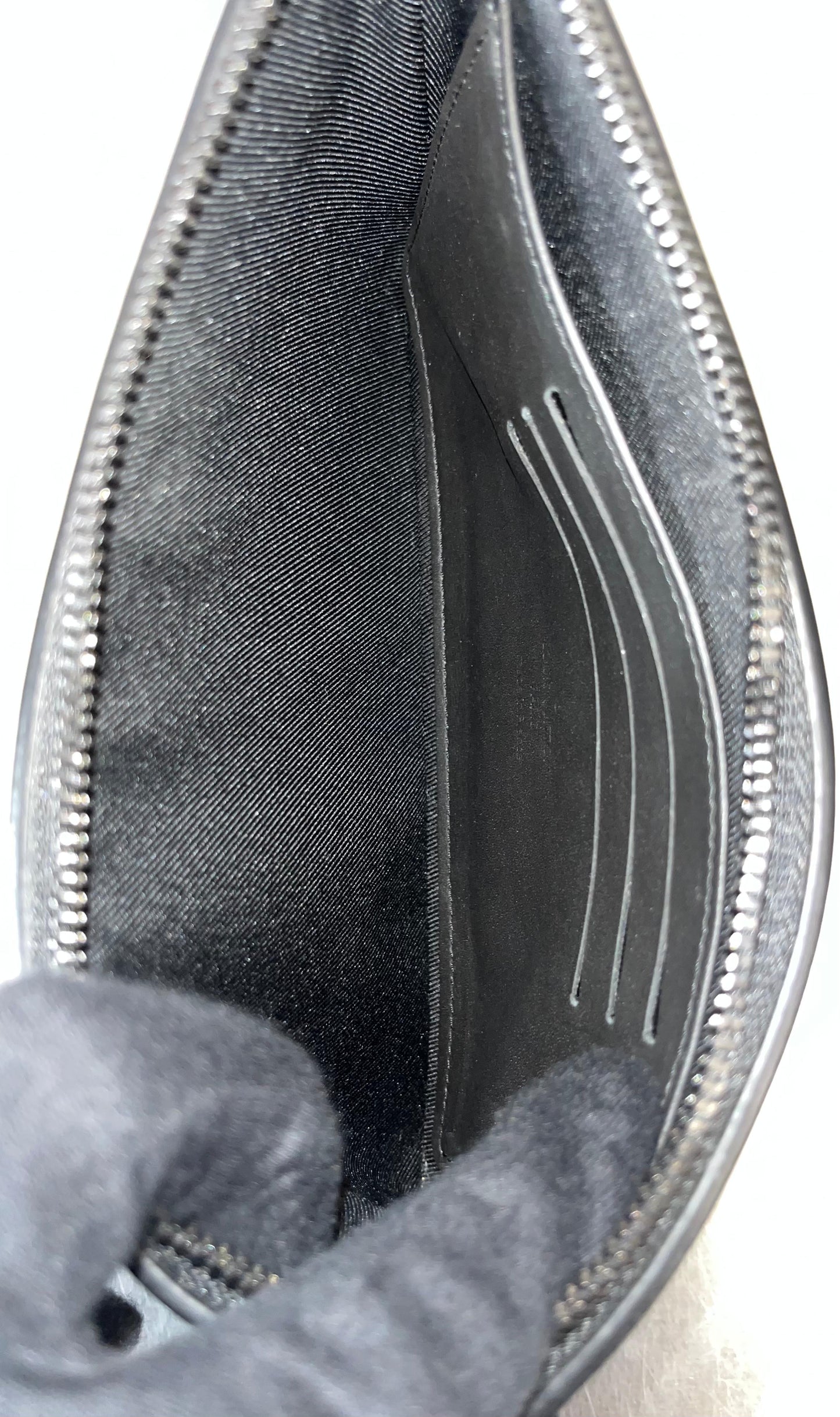 Louis Vuitton Shadow Pochette Discovery PM Leder