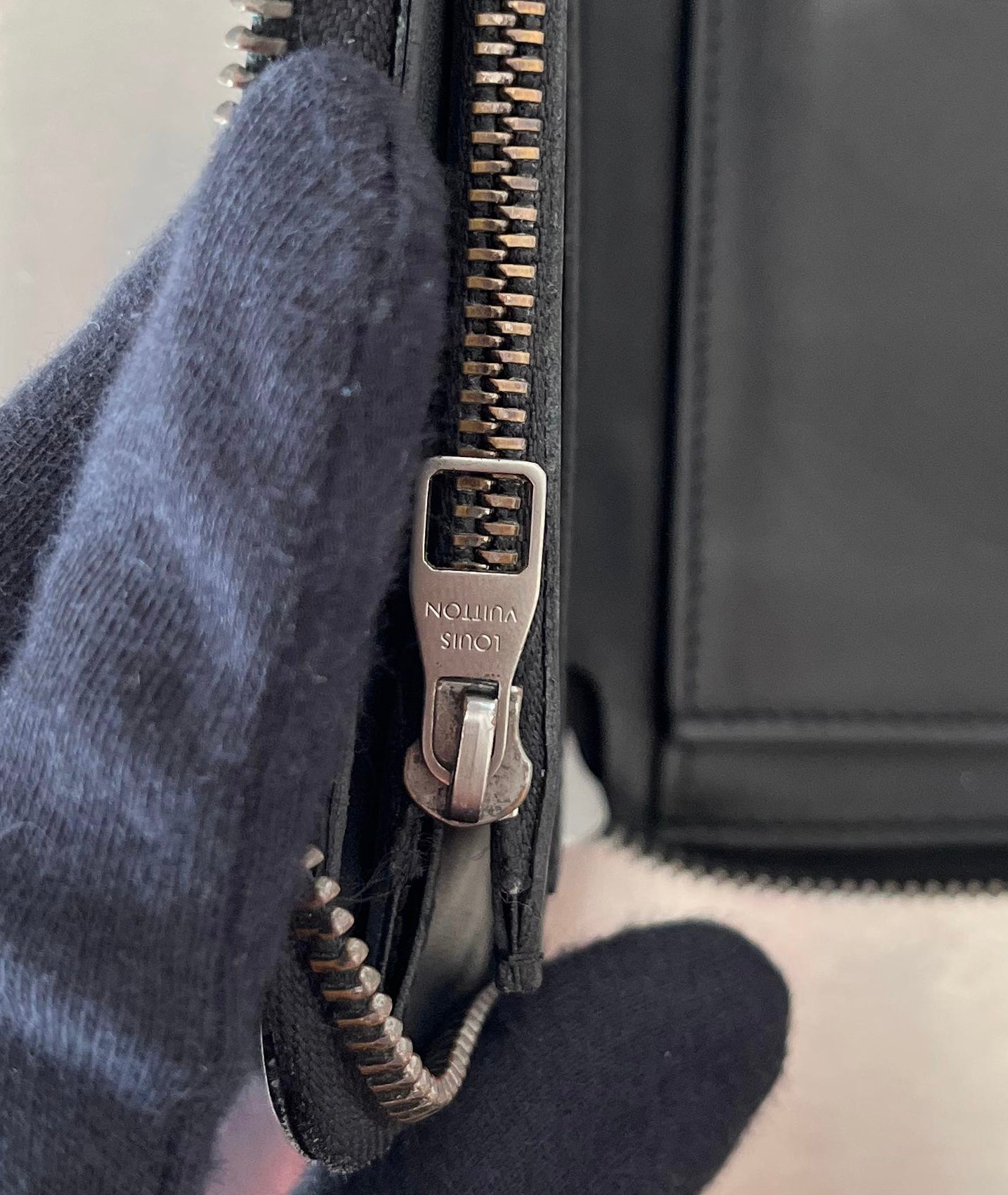 Louis Vuitton Zippy Vertical Infini Leder