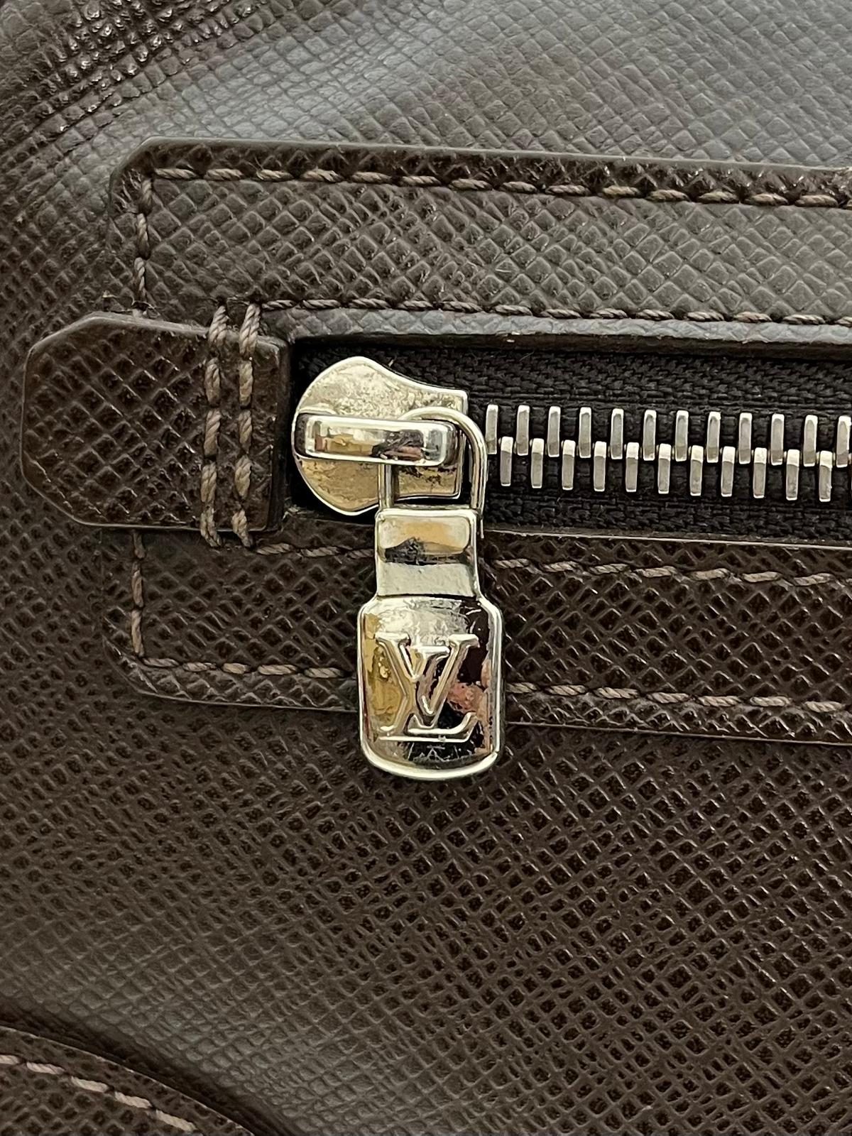 Louis Vuitton Pavel Taiga Leder (Braun)