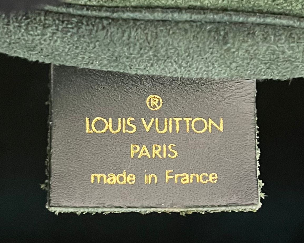 Louis Vuitton Kendall PM Taiga