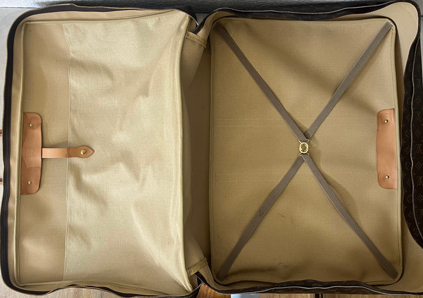 Louis Vuitton Sirius 70