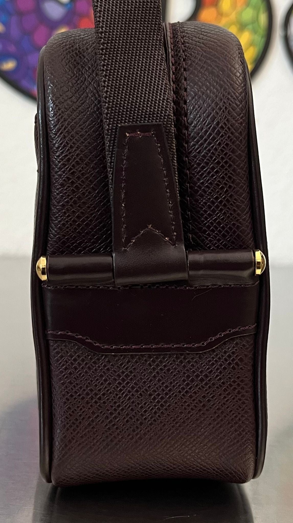 Louis Vuitton Karga Taiga Leder