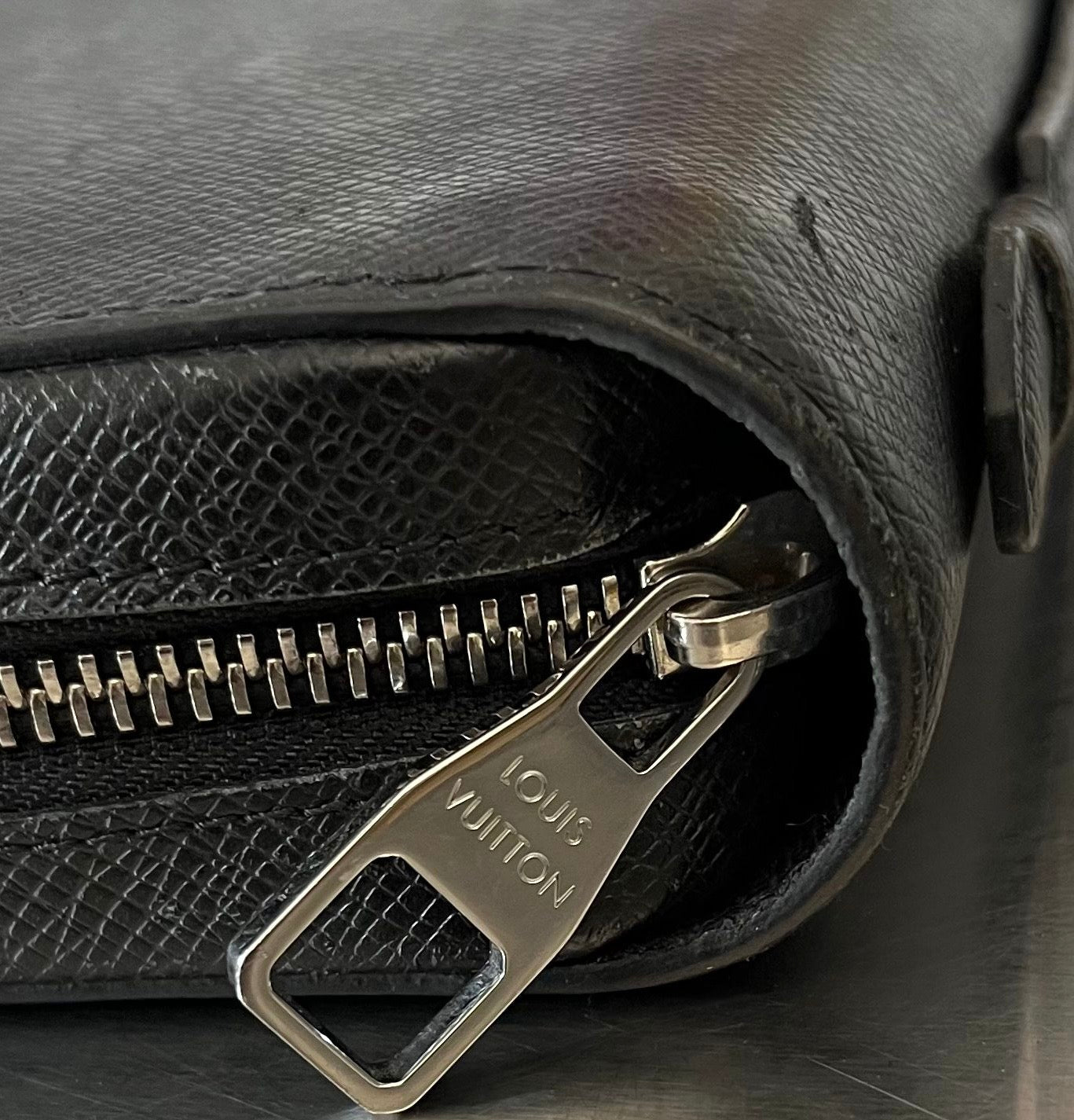 Louis Vuitton Zippy XL Taiga