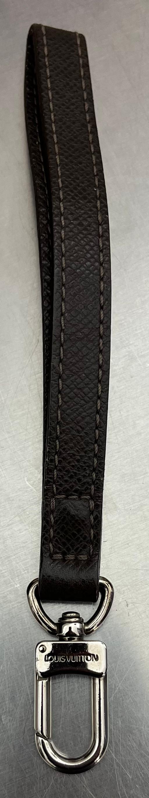 Louis Vuitton Pavel Taiga Leder (Braun)