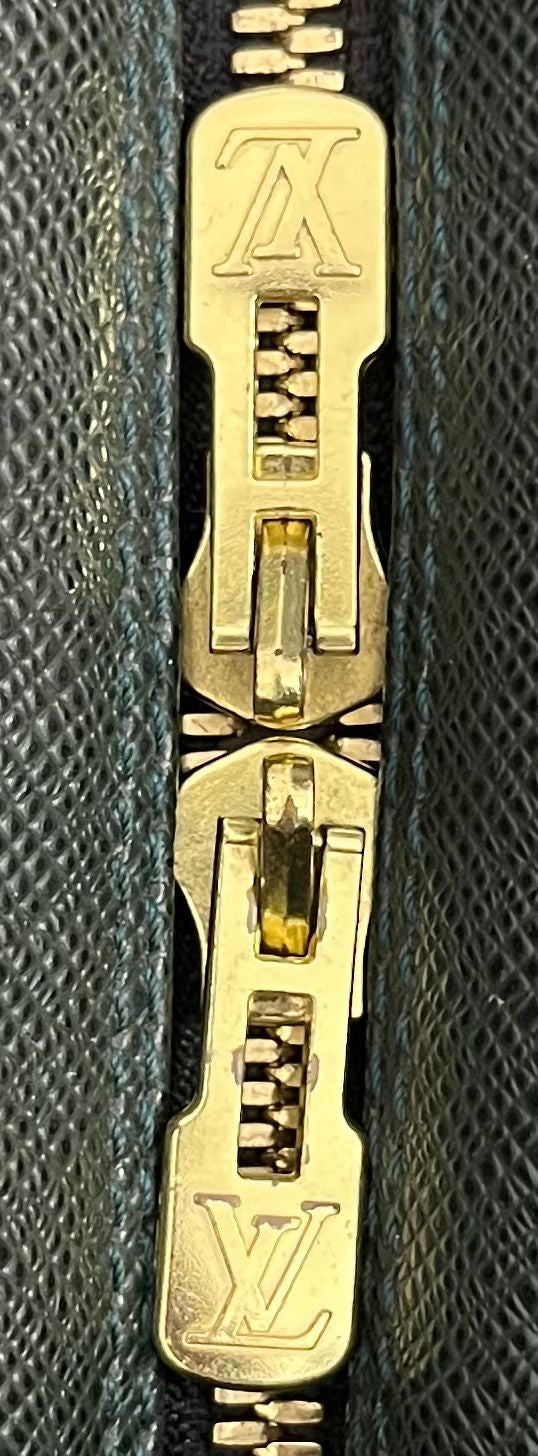 Louis Vuitton Helanga Taiga