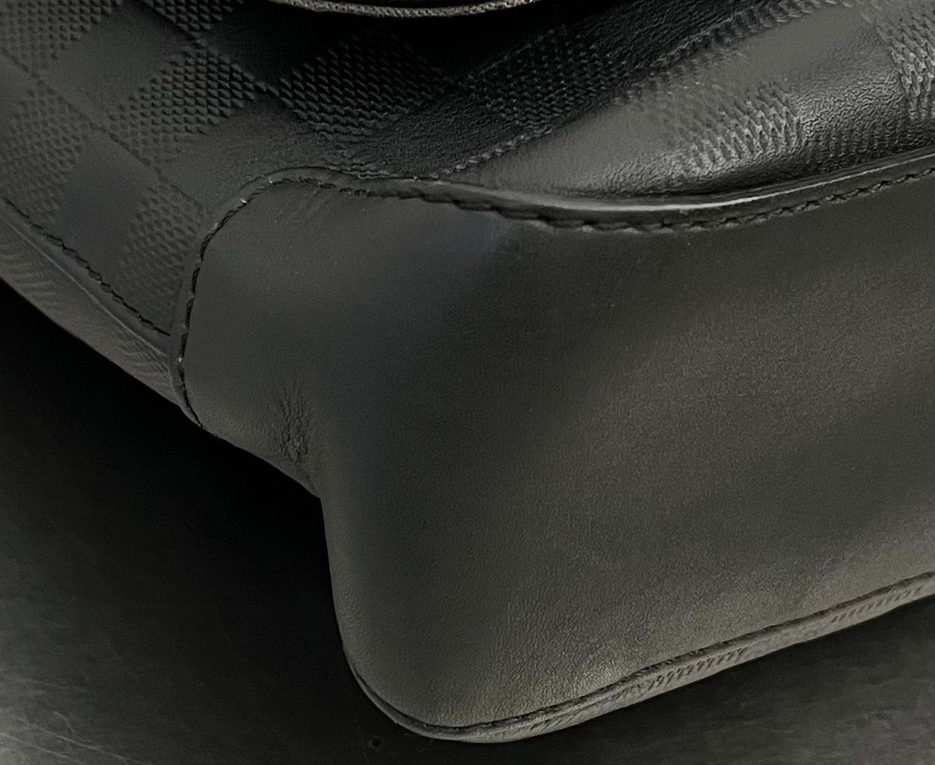 Louis Vuitton District Infini Leder