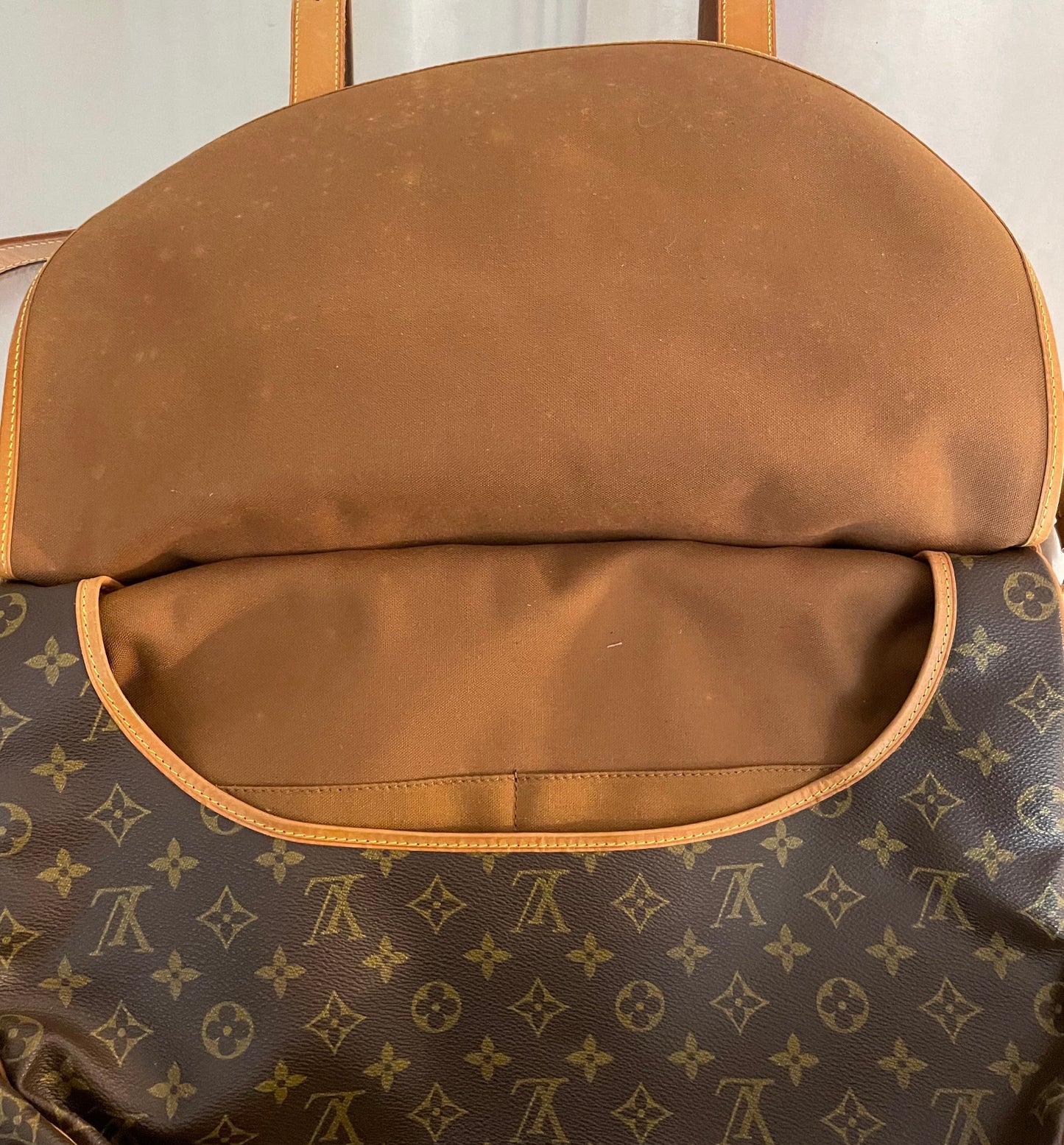 Louis Vuitton Saumur 43