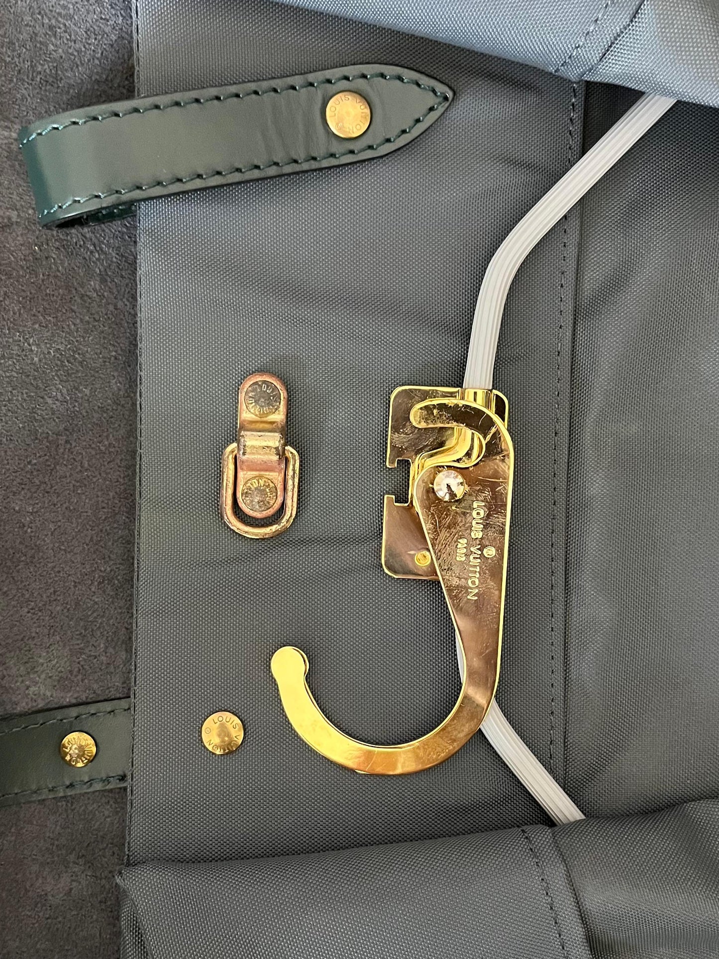 Louis Vuitton Helanga Taiga