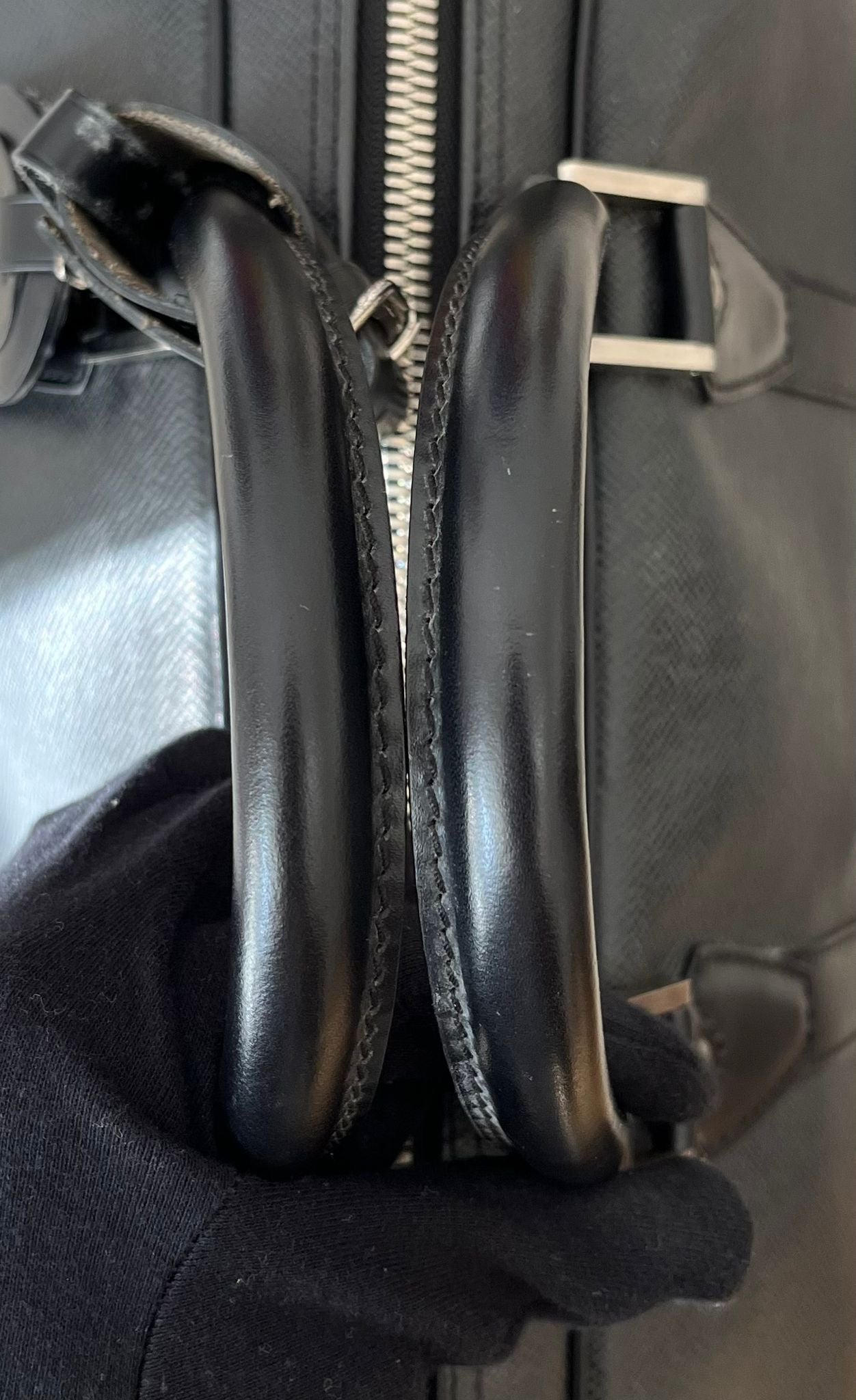Louis Vuitton Kendall GM Taiga Leder