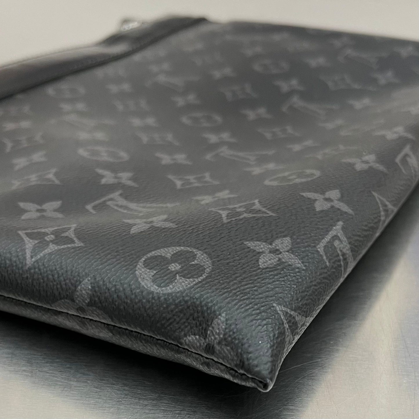 Louis Vuitton Pochette Discovery GM