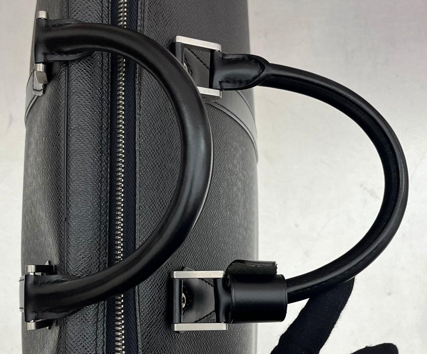 Louis Vuitton Helanga Taiga