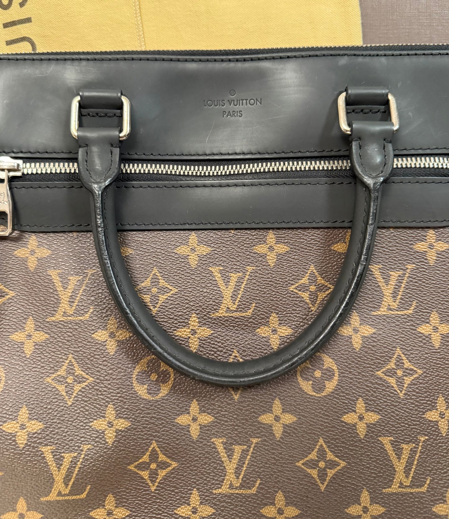 Louis Vuitton Porte Documents Jour Macassar