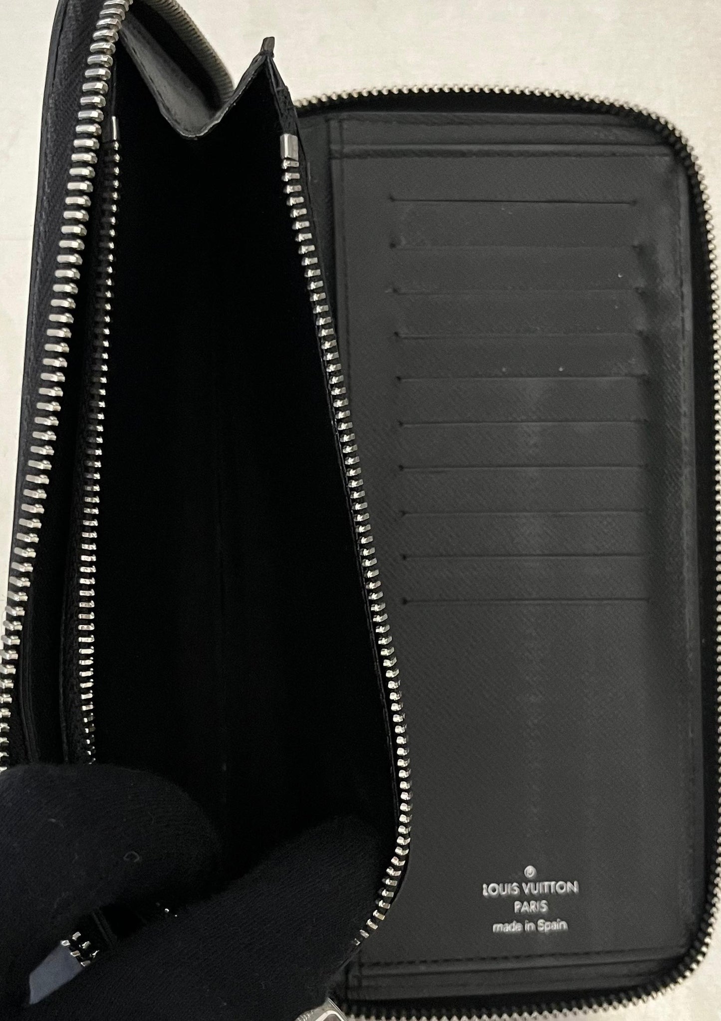 Louis Vuitton Zippy Vertical Epi