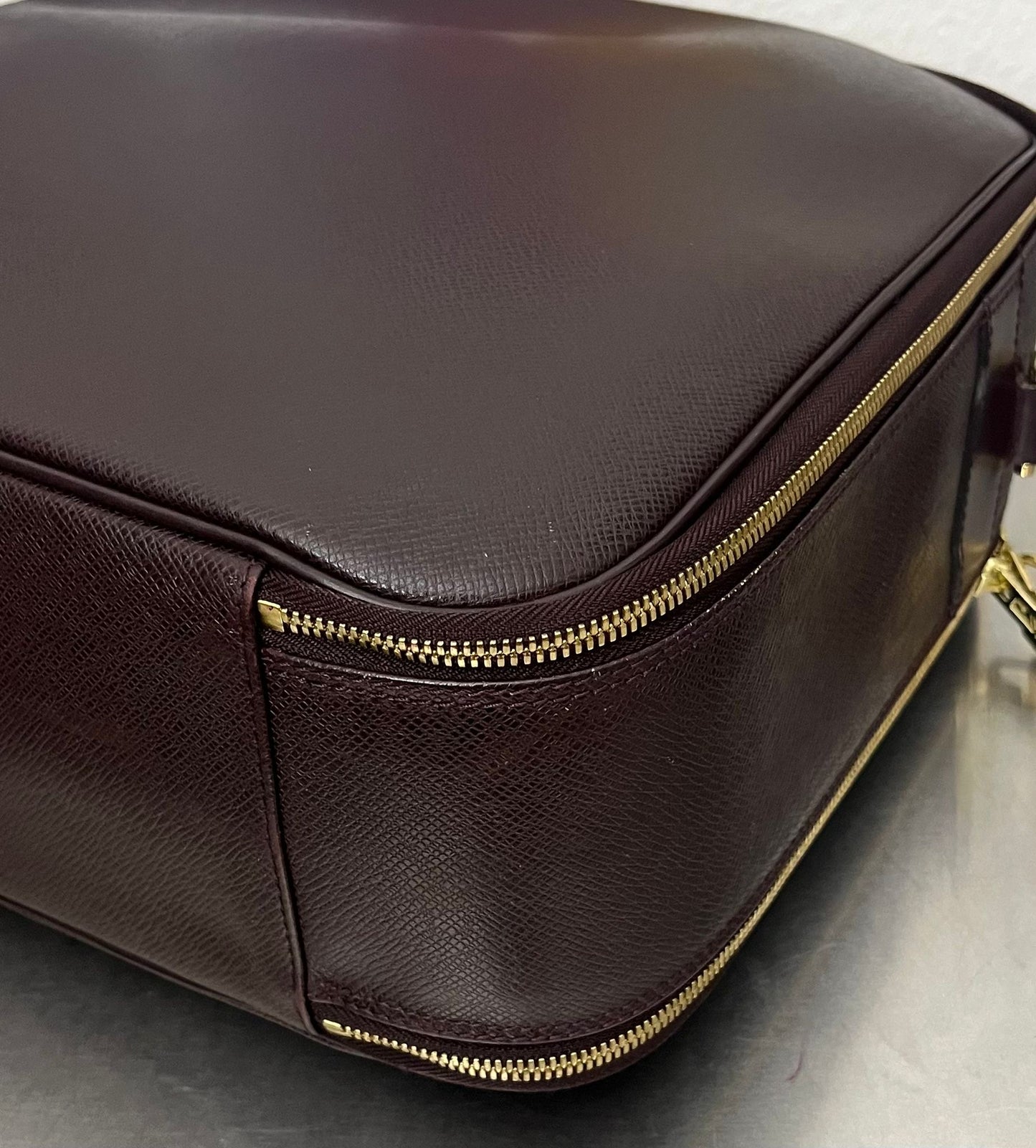 Louis Vuitton Porte Ordinateur Toura Taiga